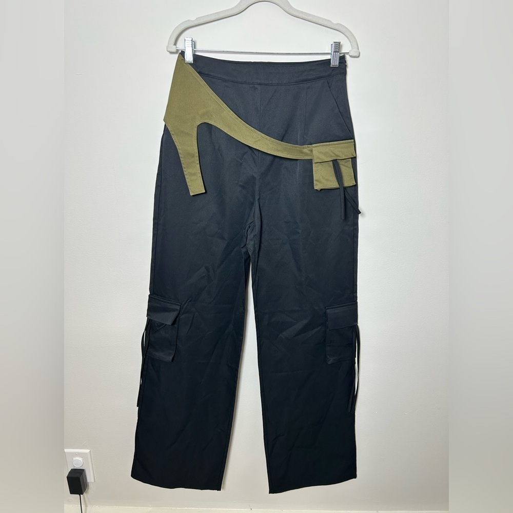 PrettyLittleThing Black Contrast Panel Pocket Detail Cargos